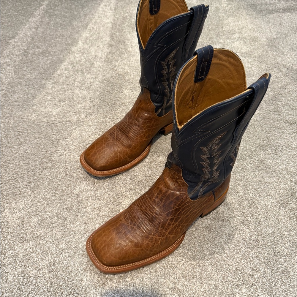 EUC - Tecovas “The Doc” Size 11 Boots. Tan Bison Leather / Navy Leather Upper